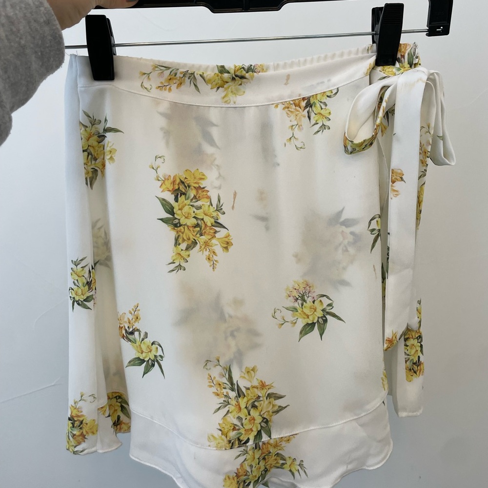 Show me your mumu set in “sunny side floral” - Picture 2 of 5